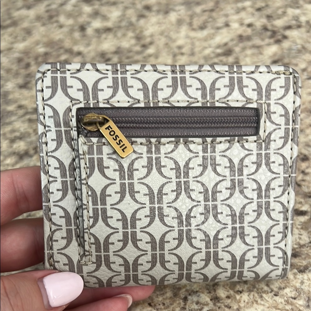 Fossil Gray Patterned Wallet - Picture 3 of 3